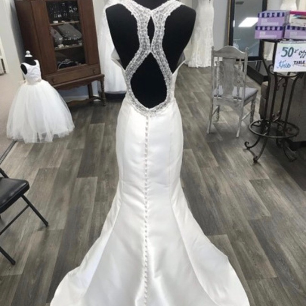Val Stefani wedding dress